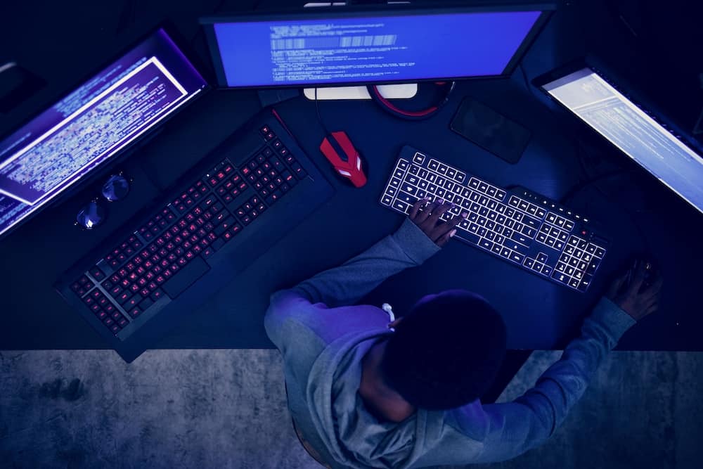 data engineer programming software engineer